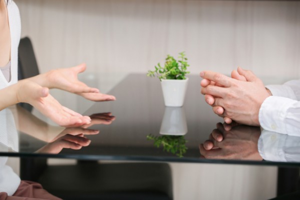 モラハラ彼氏だとわかったら、まずは第三者への相談を